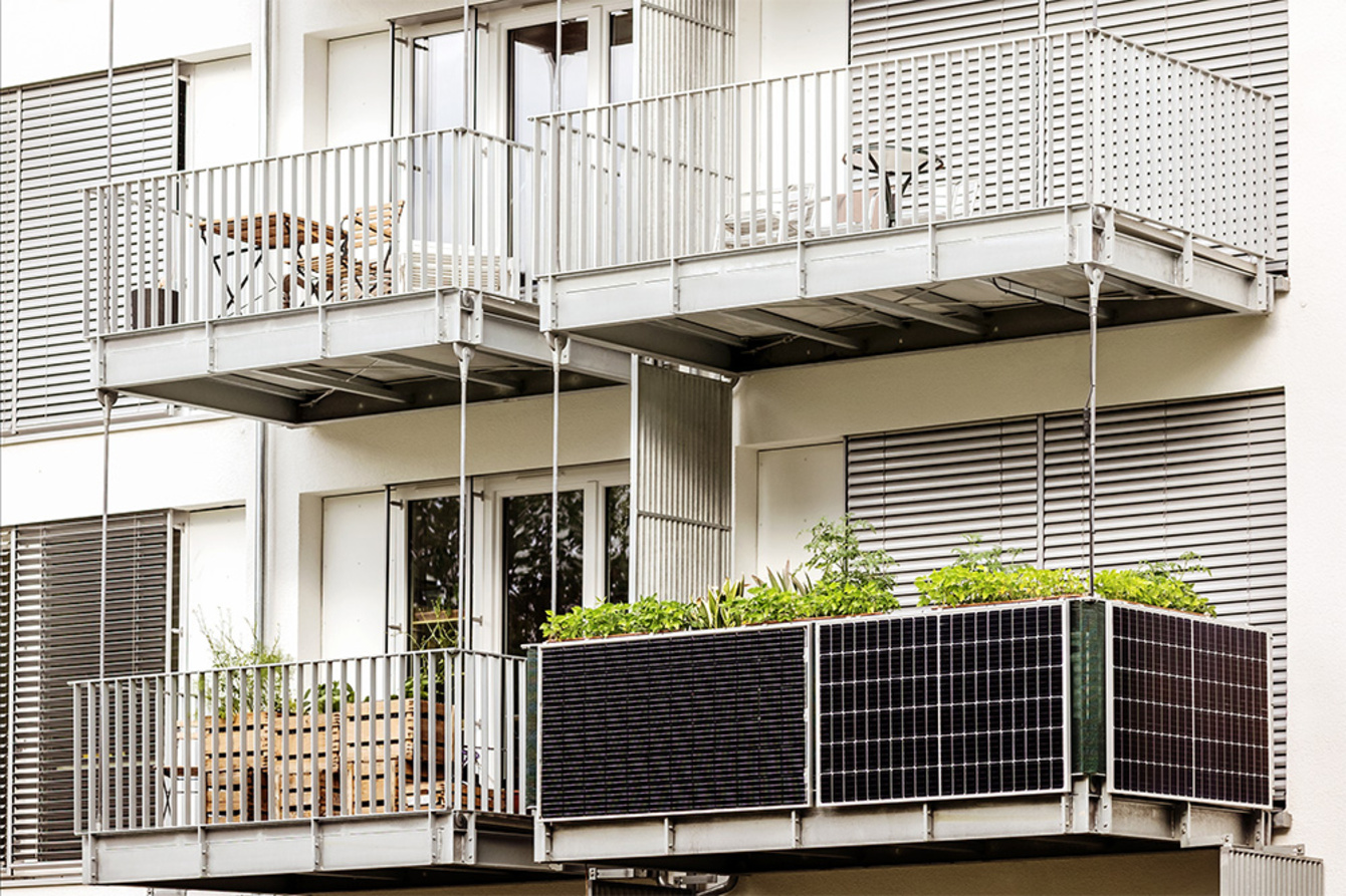 Balkon­kraftwerk bei MM Elektrotechnik in Germering